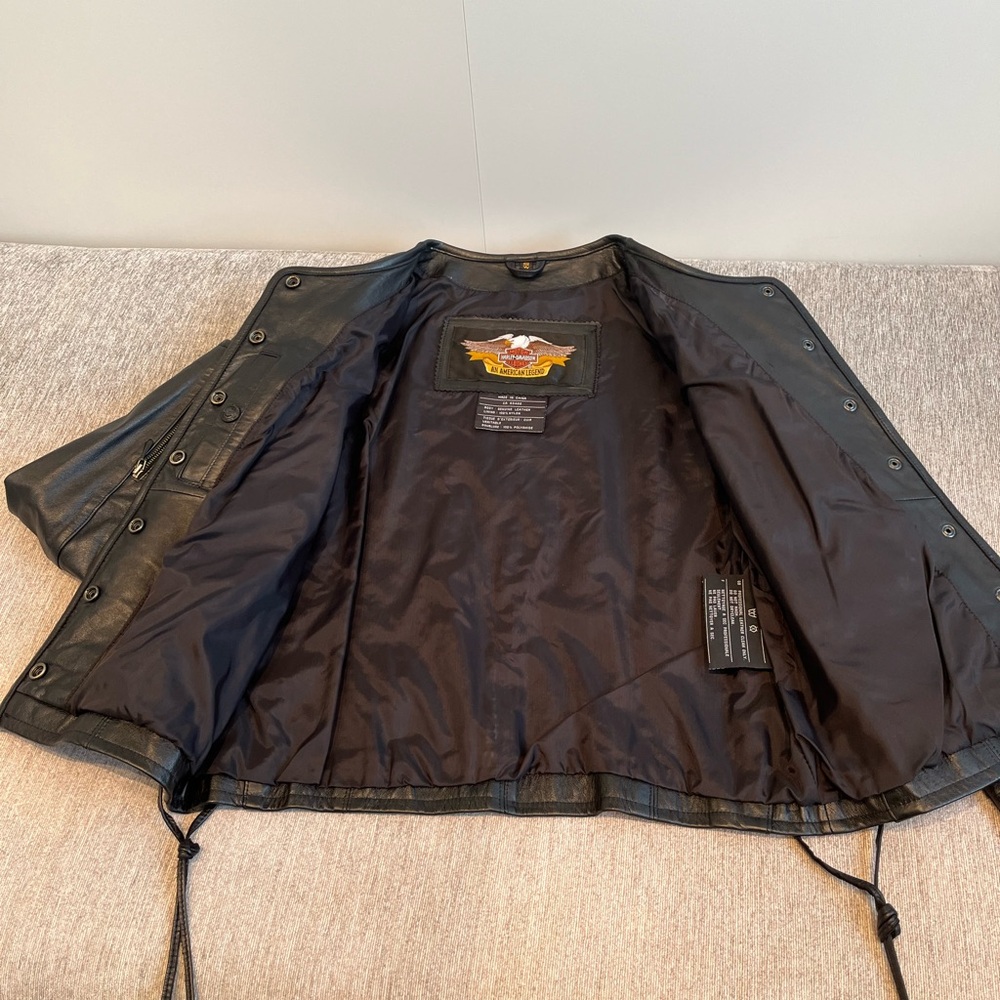 Harley Davidson women Black Leather Jacket in excellent condition. Size Small